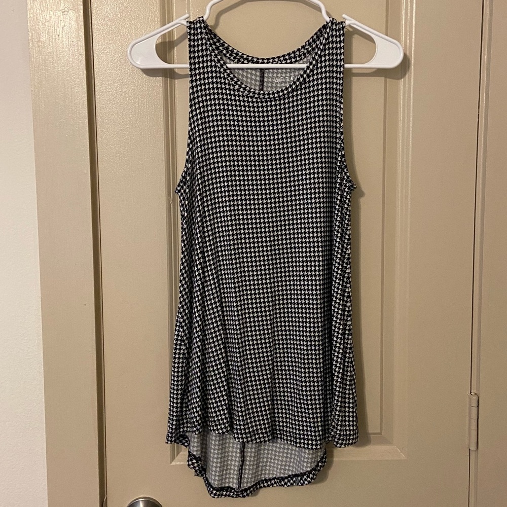 🔥3/$15!! NWOT sleeveless Apt. 9 checkered top